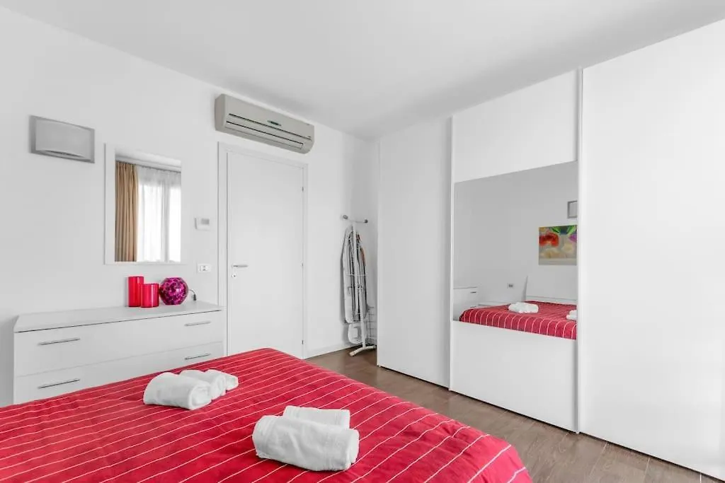 Vacation Paradise In Iseo Lake With Many Pools 0*,