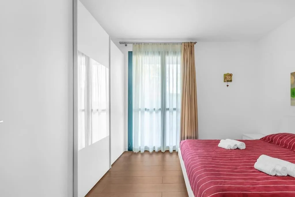 Vacation Paradise In Iseo Lake With Many Pools Italie