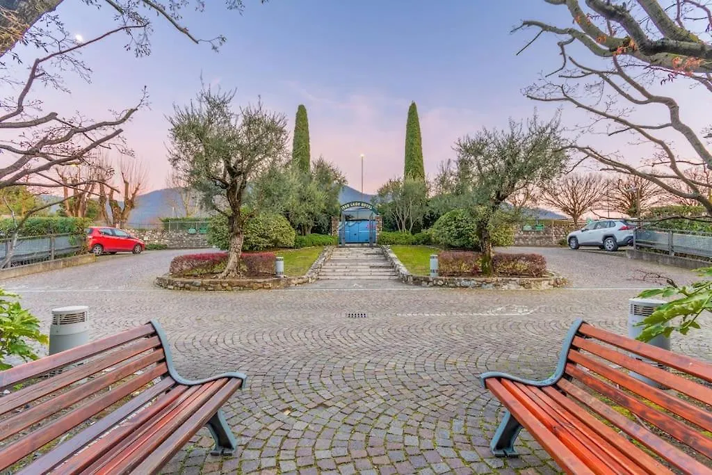 Hébergement de vacances Vacation Paradise In Iseo Lake With Many Pools