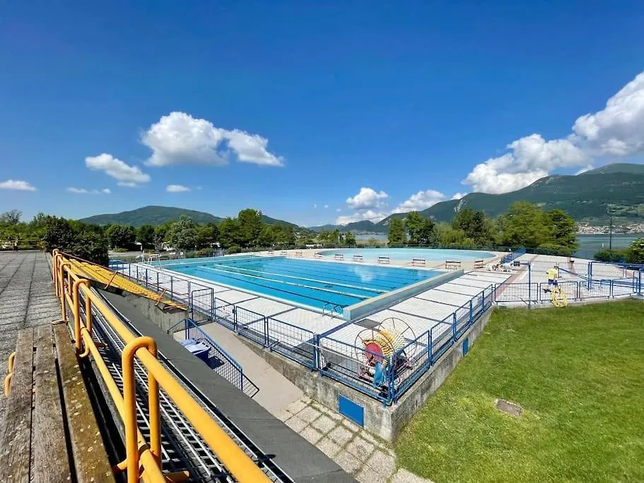 Hébergement de vacances Vacation Paradise In Iseo Lake With Many Pools