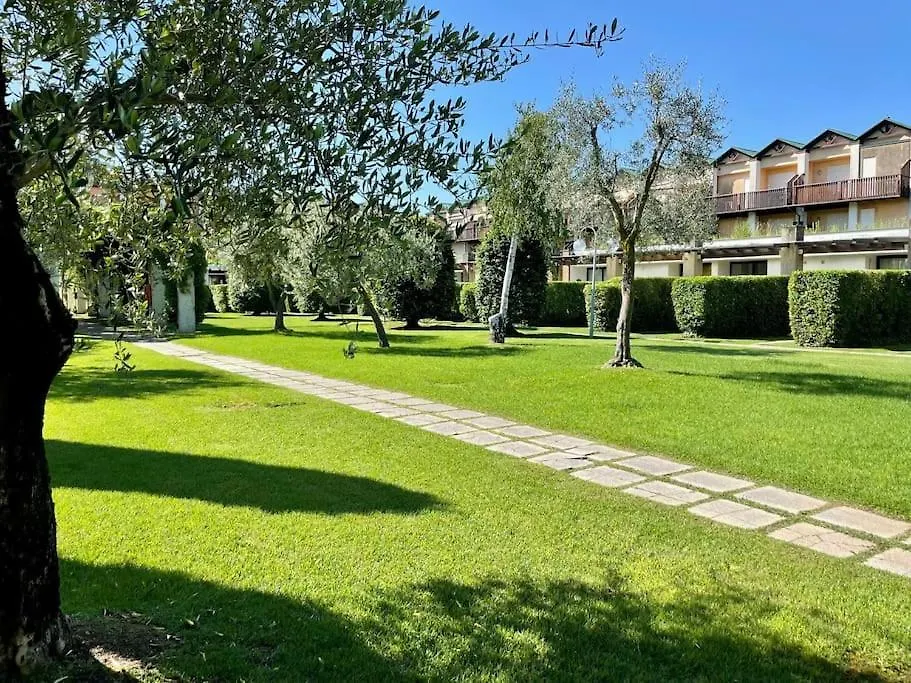 Vacation Paradise In Iseo Lake With Many Pools Hébergement de vacances