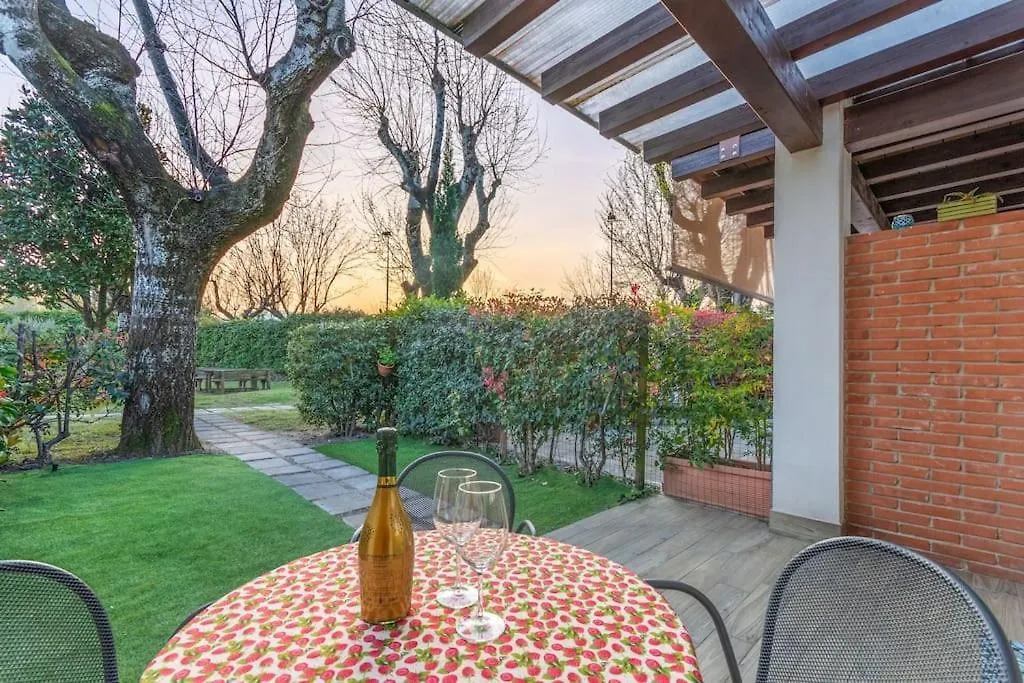 Vacation Paradise In Iseo Lake With Many Pools Hébergement de vacances